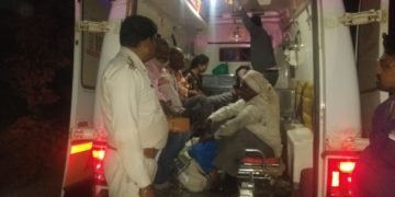 बाइक सवार को बचाने के चक्कर में खाई में पलटी बस दस लोगों के घायल होने की सूचना…