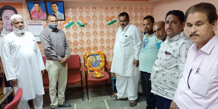 नगर परिषद द्वारा इन्दिरा गांधी की 103 वीं जयंती मनाई।