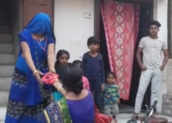 दिपावली पर्व के उपलक्ष्य मे मास्क, दिपक व मिठाई का वितरण किया गया।