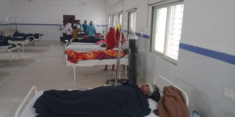 शादी समारोह से आ रहे व्यक्तियों का लोणी फाटे पर पिकअप वाहन पलटा, 6 व्यक्ति हुए घायल एक महिला की हुई मौत।