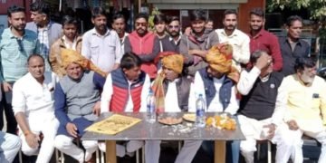 डॉक्टर विक्रांत भूरिया का कांग्रेस युवा संगठन ने किया बायपास पर भव्य स्वागत।