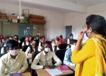 बच्चों को खेल व मूवी के माध्यम से संविधान के प्रति जागरूक किया गया।