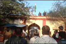 गणतंत्र दिवस पर प्रतीवर्षानुसार राष्ट्रीय ध्वज फहराकर शहीदों की सहादत को नमन किया।