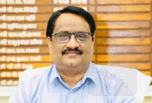 कलेक्टर आलोक कुमार सिंह ने सीएम हेल्पलाइन अंतर्गत शिकायतों के निराकरण में लापरवाही बरतने पर 12 अधिकारियों का एक दिवस का वेतन काटने के निर्देश दिए।