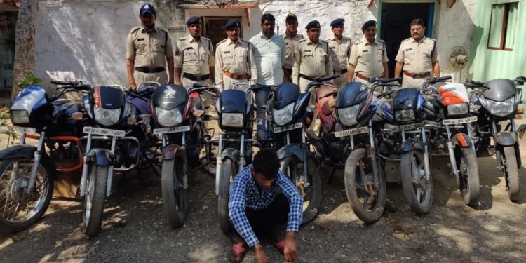 पुलिस थाना बाग द्वारा ₹50 हजार कीमत की चोरी की गई 9 मोटरसाइकिल जप्त कर आरोपी को किया गिरफ्तार।