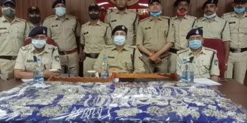 खरगोन वाहनो को रोककर लुट की वारदात के आरोपी गिरफ्तार।