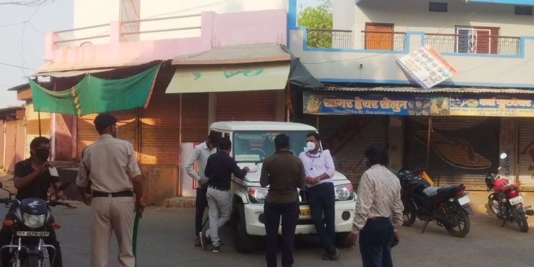 नायब तहसीलदार ने दिनभर बीड़ में चालानी कार्रवाई कर बेवजह घुम रहे राहगीरो को घर में रहे की दी सलाह..