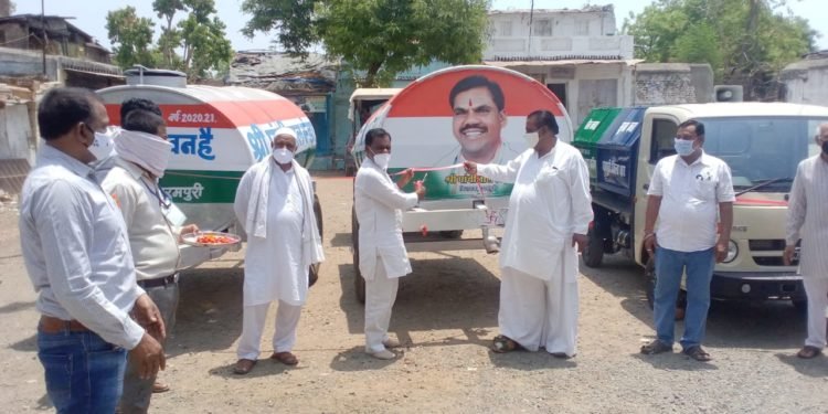 विधायक पांचीलाल मेड़ा द्वारा अपनी विधायक निधि से नगर की पेयजल परिवहन के लिये निकाय को 02 नग (5000 लीटर युक्त) टेंकर दिये..