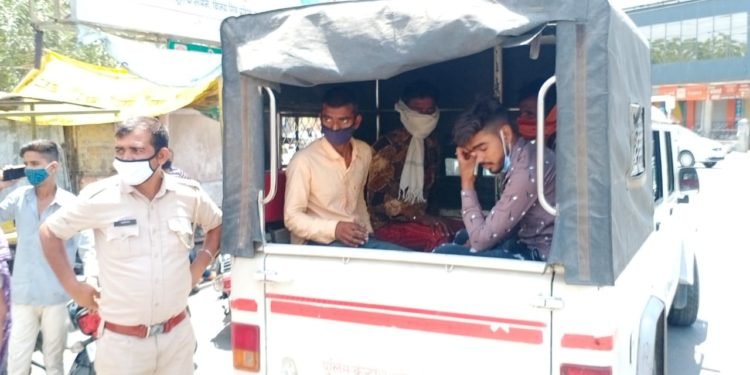 भीलवाड़ा में पुलिस ने दिखाई सख्ती, बेवजह घूमने वालों को भेजा क्वारंटाइन सेंटर