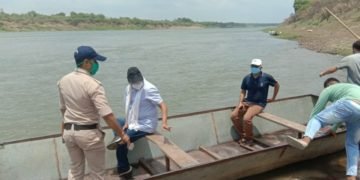 टापू कटाव रोकने के सेकंड फेज का निरीक्षण करने पहुचें कलेक्टर।