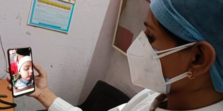 है माँ तेरे जज्बे को सलाम.. 6 माह की बच्ची को छोड़ मरीजो की सेवा में लगी पिपलौदा की बेटी।