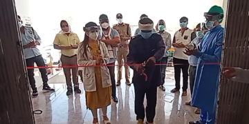 ग्राम कोटवार इंदरसिंह ने कलेक्टर आलोक कुमार सिंह की मौजूदगी में किया कोविड सेंटर का लोकार्पण