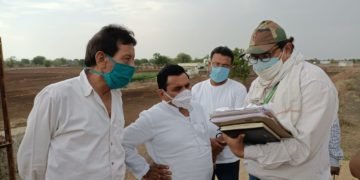 मांधाता विधायक नारायण पटेल ने गोराडिया रेलवे ब्रिज का किया निरीक्षण।