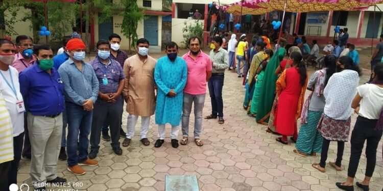 जिला शिक्षक सम्मान समारोह समिति के कैंप में भी टीकाकरण महाअभियान संचालित हुआ।