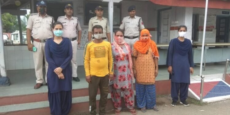 बीते दिनों हुई कसाई मंडी में बम बाजी में आज पकड़े गए तीन आरोपी।