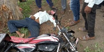 पानसेमल थाना अंतर्गत जलगोन रोड पर दीवडिया फाटे पर हुई घटना पेड़ से टकराकर बाइक सवार की हुई मृत्यु।
