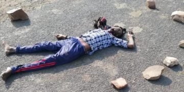 दमोह : हटा में रोड पर मिला एक युवक का शव पुलिस ने लिया विवेचना में।