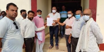 तीन सूत्रीय मांगों को लेकर शिक्षकों ने ज्ञापन सौंपा।