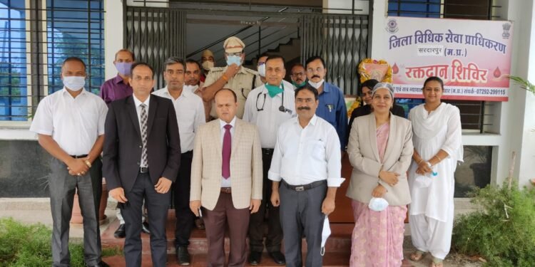 न्यायलय परिसर सरदारपुर में  हुवा रक्तदान शिविर का शुभारंभ।