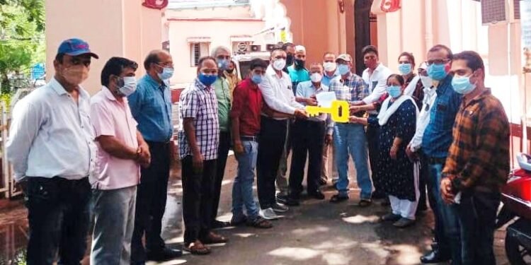 प्राइवेट स्कूल एसोसिएशन मध्य प्रदेश के आह्वान पर जिला धार में विद्यालयों की विभिन्न समस्याओं और शासन की दमनकारी नीतियों के विरोध में एक दिवसीय हड़ताल को जिले भर में समर्थन मिला।