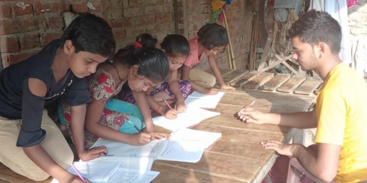 प्रेरणा साथी भी मिला रहे हैं शिक्षकों के साथ कदम से कदम..