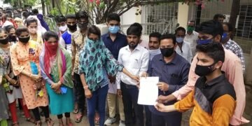 आवास भत्ता योजना में कटौती को लेकर आदिवासी छात्र छात्राओं में फैला रोष। वीडियो