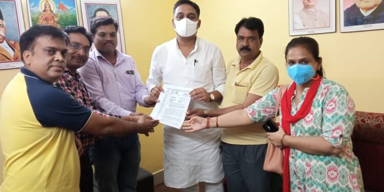 मध्यप्रदेश पंचायत एवं ग्रामीण विकास संयुक्त मोर्चा के तत्वाधान में लगातार सातवें दिवस कलम बंद हड़ताल जारी रही।