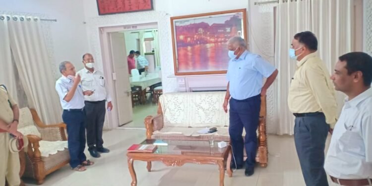 अधिवक्ताओं ने की जेल ए डी जी से मुलाकात।