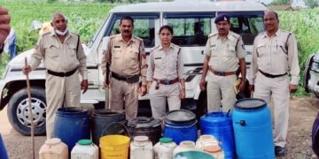 धार जिले में पुलिस और आबकारी विभाग ने सरदारपुर में ₹66000 की शराब व महुआ लाहन बरामद व जप्त कर 05 प्रकरण दर्ज किए गए।