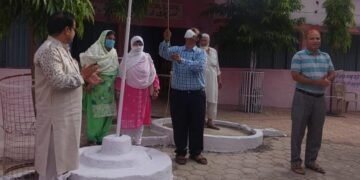 धार के शा.उर्दू हाईस्कूल परिसर में 75वां स्वतंत्रता दिवस (योमे आजादी) मनाया गया।