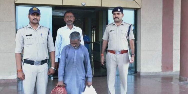 23 साल से पाकिस्तान की जेल में बंद प्रहलाद राजपूत की वतन वापसी, भाई की आंखों में झलके आंसू और लगा लिया गले..