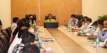 शिकायतों के डीटेल के साथ बैठक में आएं, शिकायतें नाॅन अटेंडेंट ना रहें, जिला अधिकारी यह सुनिश्चित करें – डॉ पंकज जैन, कलेक्टर