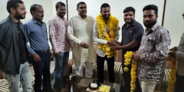 धार नगर के युवा सामाजिक कार्यकर्ता एवं कांग्रेस नेता वसीम खान मौलाना का जन्मदिन इष्ट मित्रों द्वारा मनाया गया।