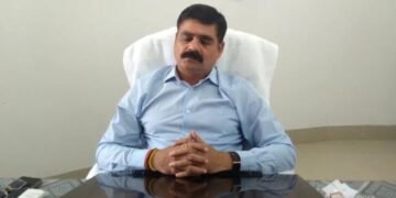 दमोह : नगर पालिका सीएमओ,  निशीकांत शुक्ला त्योहारों को देखते हुए एक्शन मोड में नजर आए।