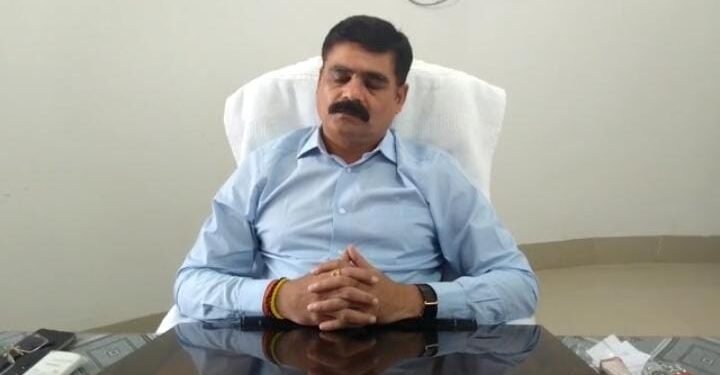 दमोह : नगर पालिका सीएमओ,  निशीकांत शुक्ला त्योहारों को देखते हुए एक्शन मोड में नजर आए।