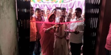 राज अकेडमी प्ले ग्रुप स्कूल का उद्घाटन नगर अध्यक्ष सरिता सिंह ने फीता काटकर किया।