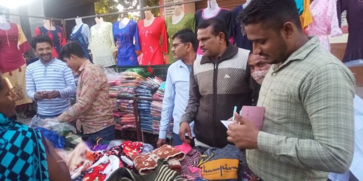 नगर पालिका धरमपुरी ने पॉलीथीन जप्त कर की चालानी कार्यवाही।
