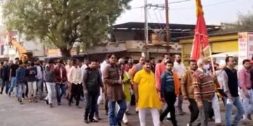बलवारी ध्वजा यात्रा धार रोड निलकंटेश्वर महादेव मंदिर से यात्रा प्रारंम्भ हुई।