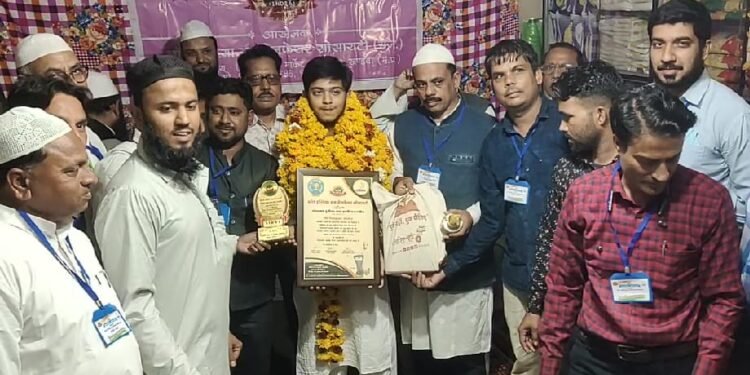 जुगाड़ से सेनेटाइज़र रोबोट बनाने वाले हुज़ैफ़ा खत्री को शान-ए- मालवाा अवार्ड से से नवाजा। देखें वीडियो