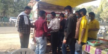 100 क्विंटल गेहूँ का अवैध परिवहन करते वाहन को पकड़ा।