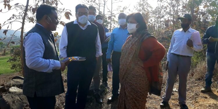 मध्यप्रदेश की आर्बिट्रेटर एवं इन्दौर कमिश्नर ने पुर्नवास स्थलों का किया निरीक्षण।