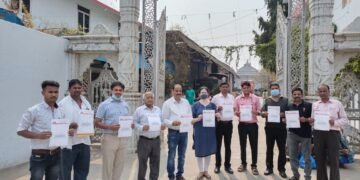 श्री दादाजी दरबार खंडवा बदलमे 84 खंभो का शीघ्र निर्माण हेतु हस्ताक्षर अभियान चलाया।