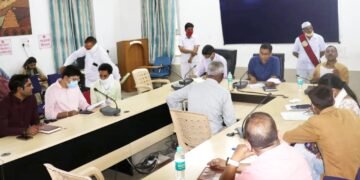 धार : कलेक्टर द्वारा जनसुनवाई में 82 आवेदकों समस्याओं को सुना और निराकरण के लिए निर्देश दिए।