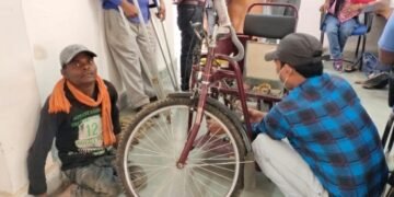 घटिया ट्राइसिकल मिलने से दिव्यांगजन हो रहे परेशान।