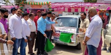धार : कोविड वेक्सीन जागरूक रथ को हरी झंडी दिखाकर रवाना किया।