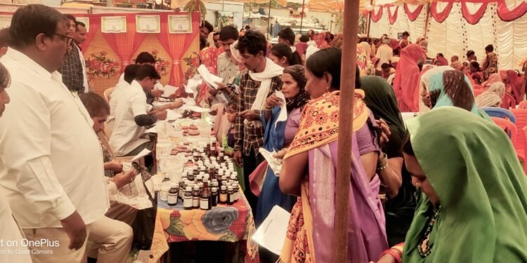 शिविर में आयुर्वेद चिकित्सा पद्धति से कुल 275 मरीजों का उपचार किया गया।