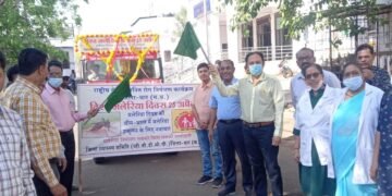 धार : मलेरिया जागरूकता रथ को हरी झंडी दिखाकर किया रवाना।