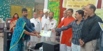 नगरोंदय अभियान के तहत नगर परिषद गौतमपुरा में 120 हितग्राहियों को प्रधानमंत्री आवास योजना के प्रमाण पत्र प्रदान किए गए।