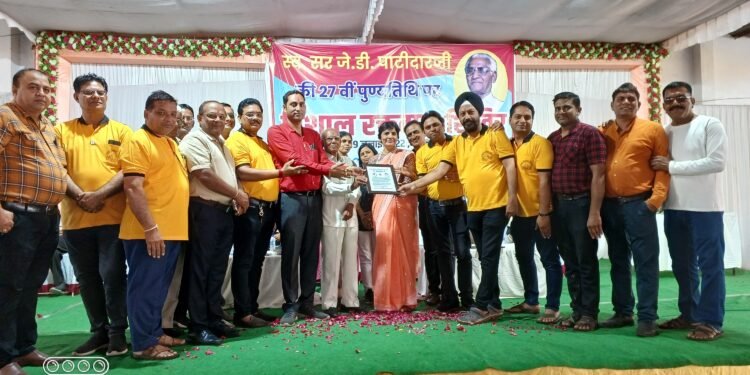 स्व. जे डी पाटीदार की 27 वी पुण्यतिथि पर विशाल रक्तदान शिविर ने किया शतक पार..