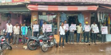 बिजली उपभोक्ता एसोसिएशन ने मनाया राज्यस्तरीय विरोध दिवस , दास हनुमान मंदिर चौराहे पर किया विरोध प्रदर्शन।